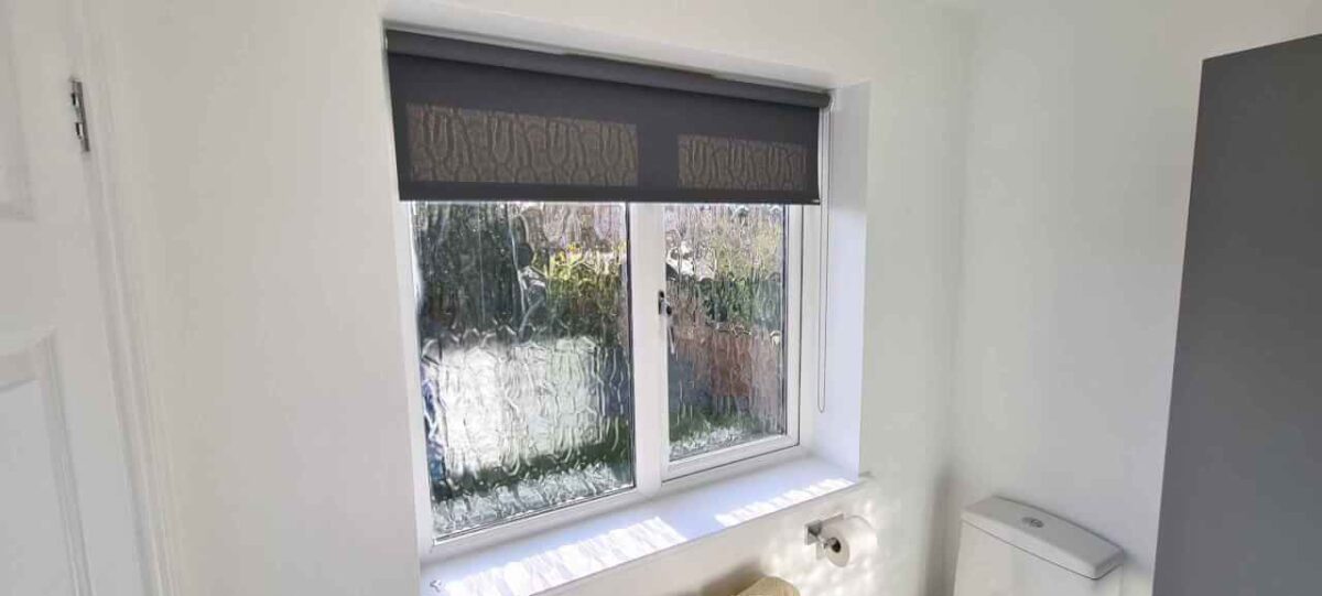 Installing an easy fit roller blind