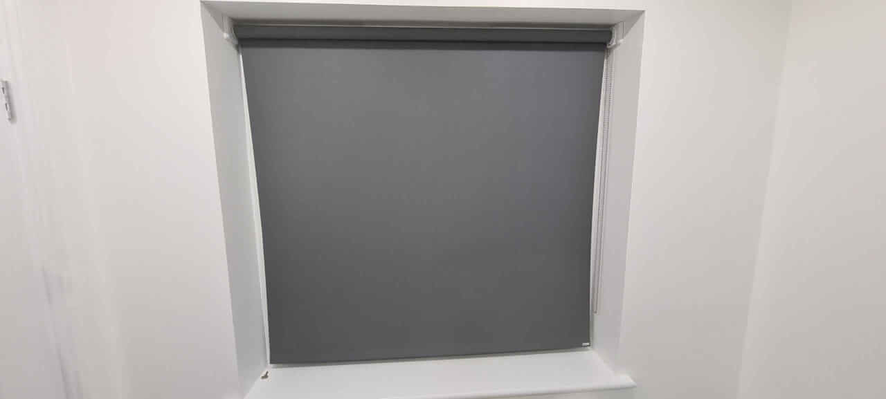 Fully installed blind