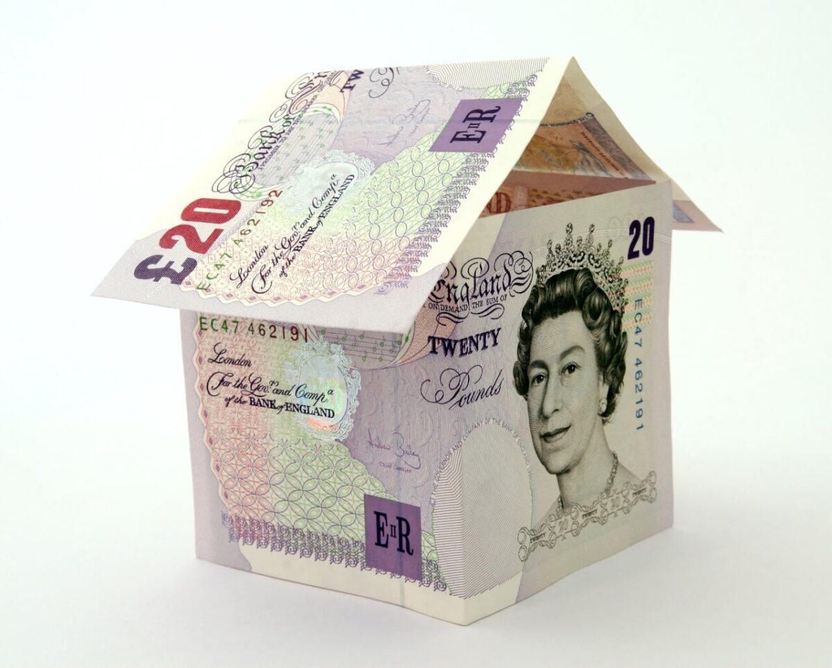 What are the benefits of buying property at auction?